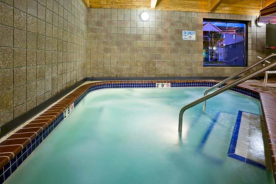 AmericInn by Wyndham Fargo West Acres