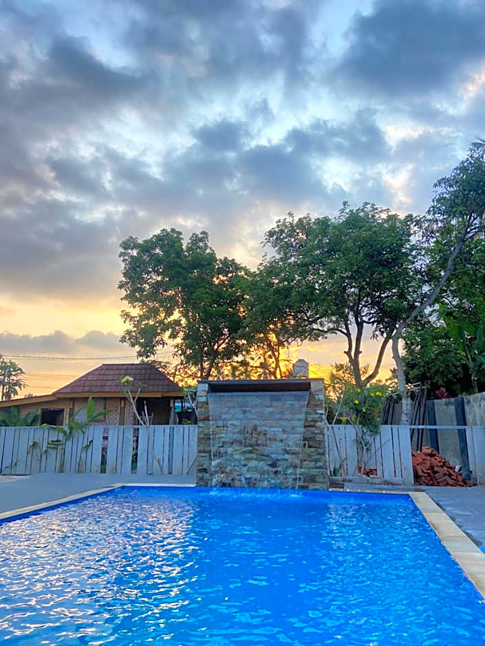 EDRIAN BUNGALOWS