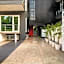 Super Townhouse Galleria Market Near Golf Course Road