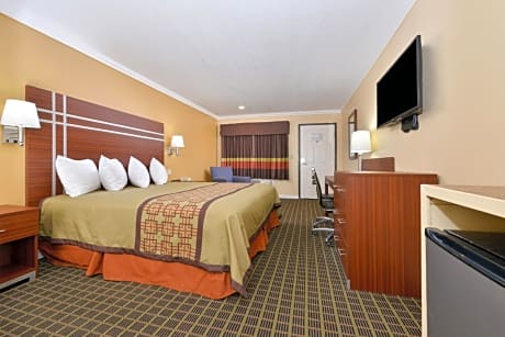 1 King Bed Non-Smoking