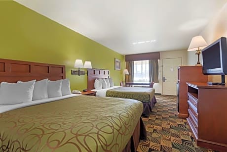 Queen Room with Bath Tub - Mobility Accessible/Non-Smoking
