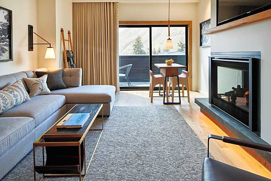 The Cloudveil, Autograph Collection