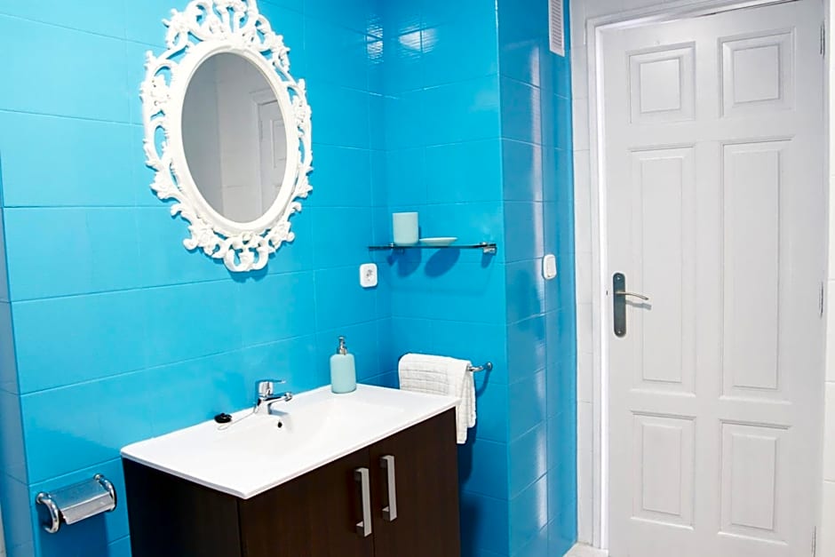 Hugo Beach Hotel & Apartments