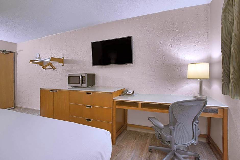 Rodeway Inn & Suites Grand Rapids Southeast