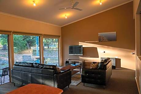 One-Bedroom Lodge with Bush View