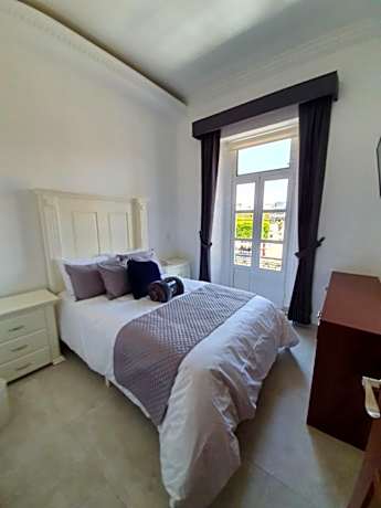 Deluxe Room (2 Adults + 1 Child)