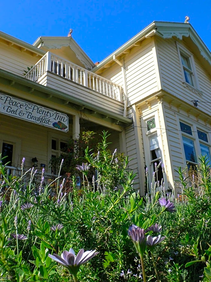 Peace and Plenty Inn