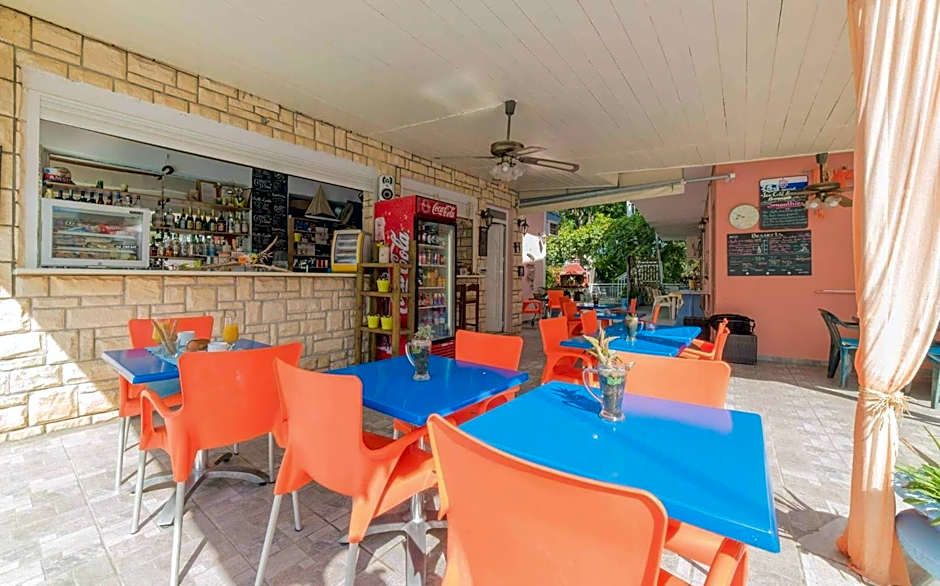 Tsolakis Studios & Apartments