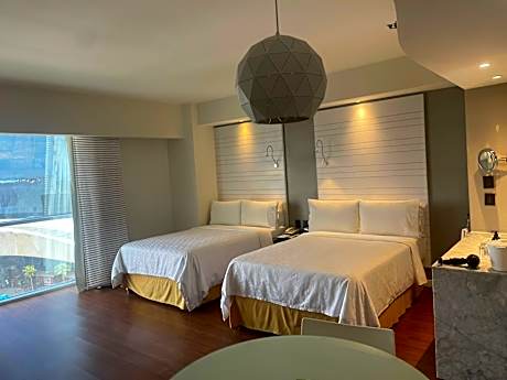 2 Double Beds Suite Non-Smoking