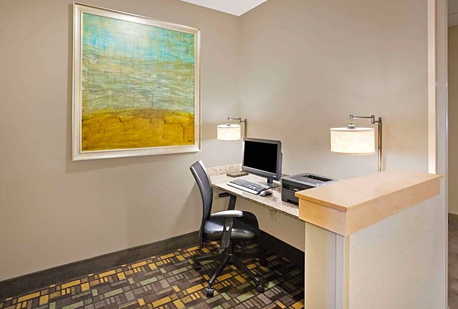 AmericInn by Wyndham DeWitt