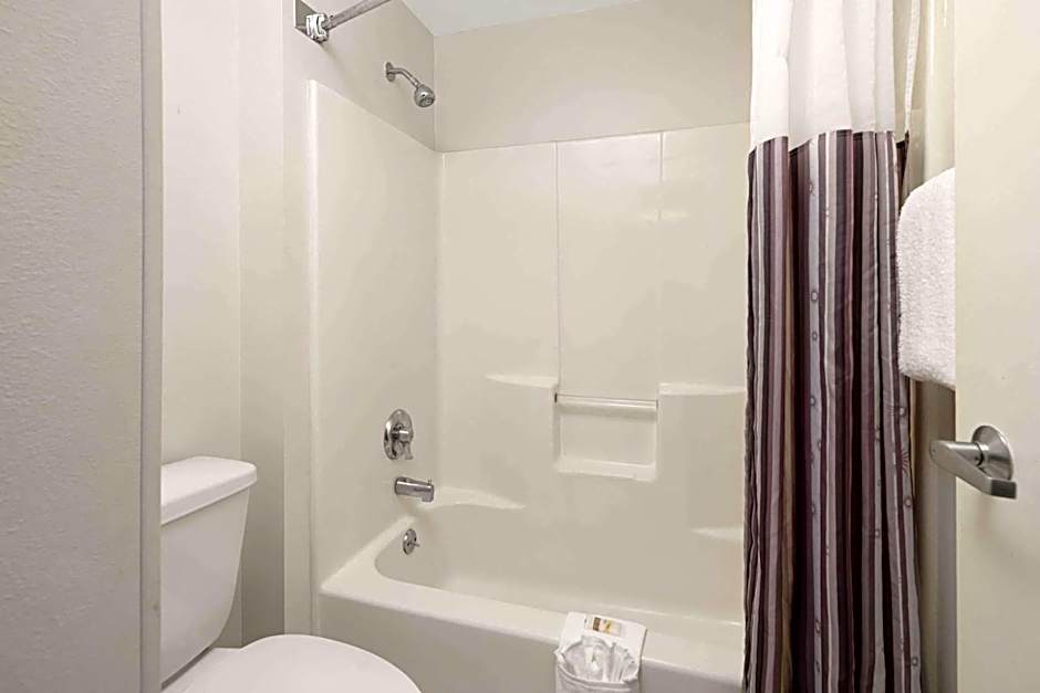 La Quinta Inn & Suites by Wyndham Naples East - I-75