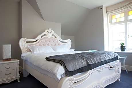 Queen Room with Shared Bathroom