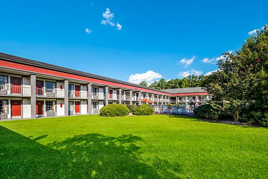 Red Roof Inn Savannah - Richmond Hill I-95