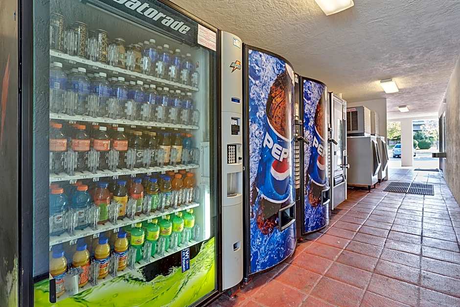 Super 8 by Wyndham Santa Rosa North