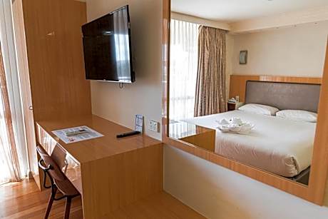 Luxury Suite with Spa Bath (Non-Smoking Balcony)