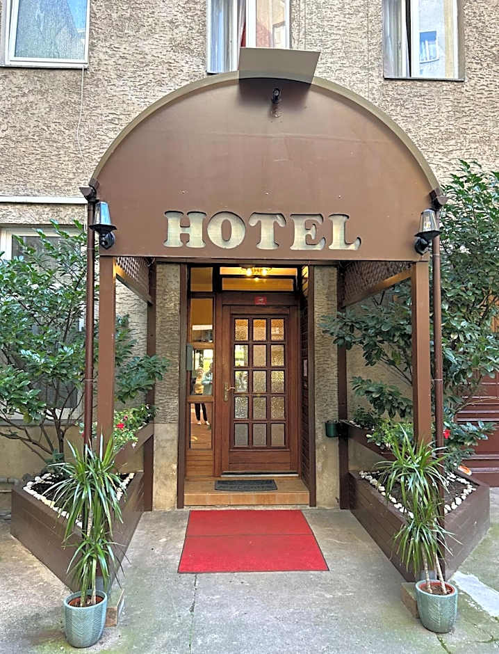Hotel Adam