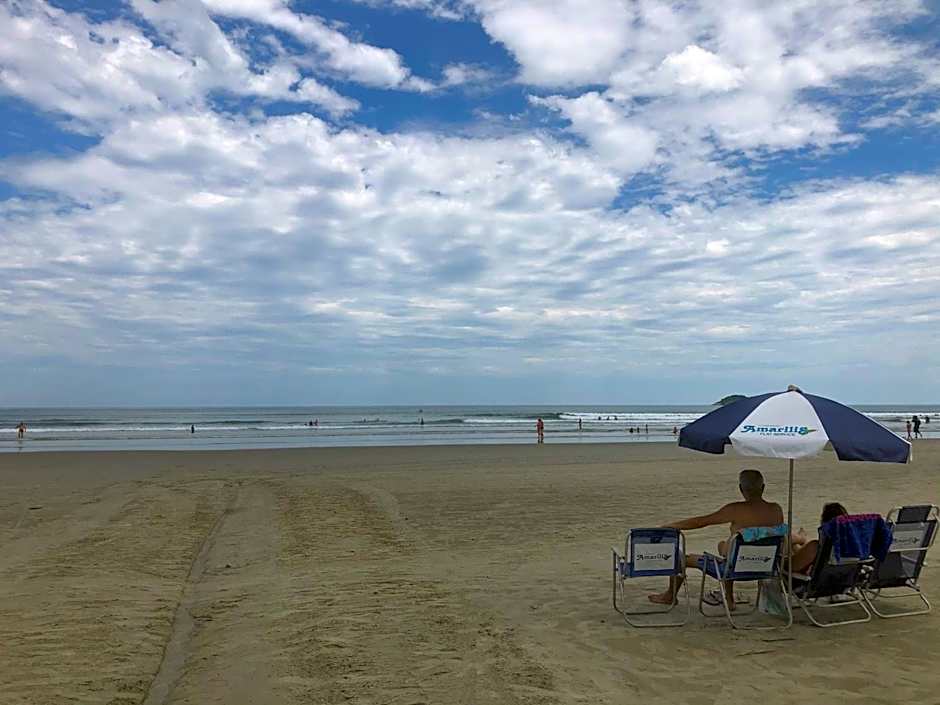 Flat estudio 110 Amarilis Riviera de São Lourenço, 03 piscina climatizada, serviço de hotelaria, limpesa e troca de toalhas diária, carregador veiculo elétrico e servico de praia finais de semana WiFi 500