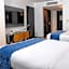 Wyndham Guayaquil, Puerto Santa Ana