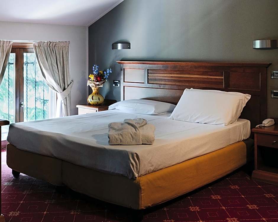 Photo 1 of 6 of Triple Room