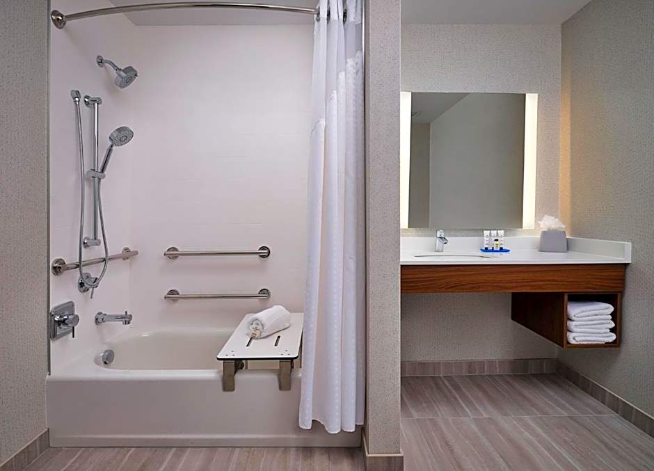 Holiday Inn Express and Suites Lockport By IHG