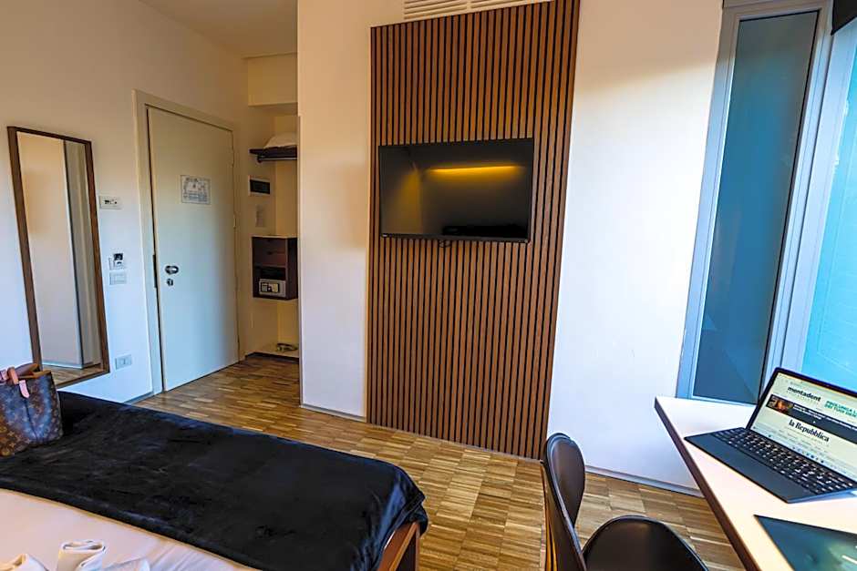 Black Hotel