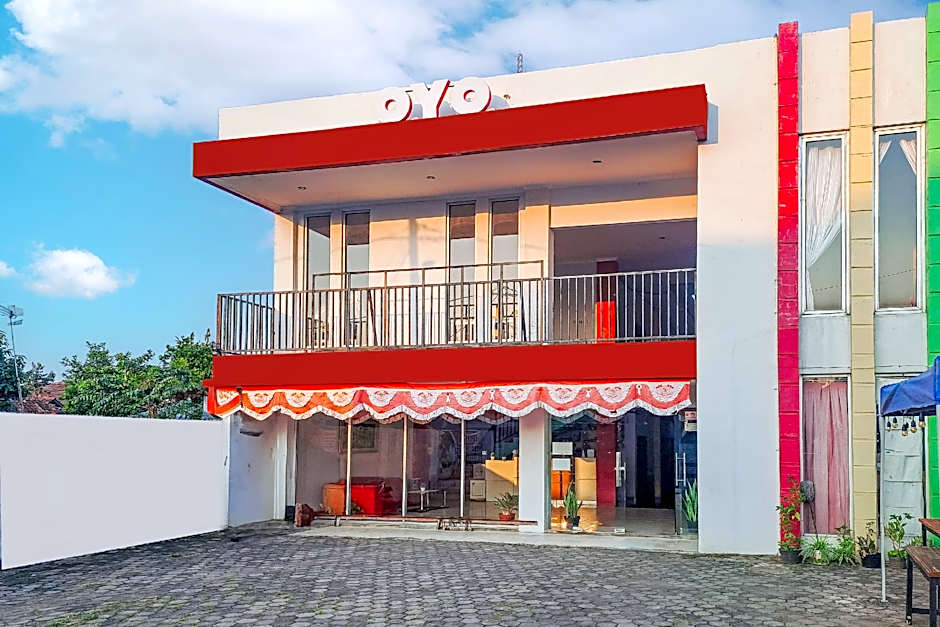 Hotel O Enggal Near Gor Saburai Formerly Hotel Pelangi