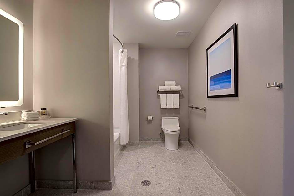 Hampton Inn By Hilton Montreal Downtown, Qc