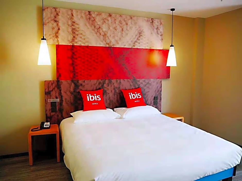 Ibis Guangyuan City Square Hotel