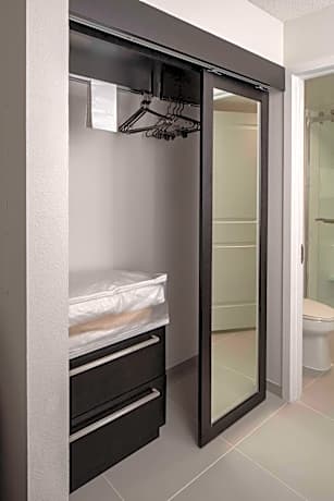 Deluxe Studio Suite King