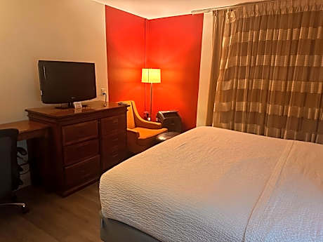 Queen Room - Mobility Access/Non-Smoking