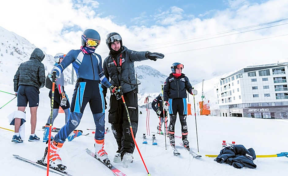 Apex2100 International Ski Academy Tignes