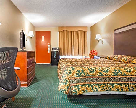 1 Queen Bed, Smoking