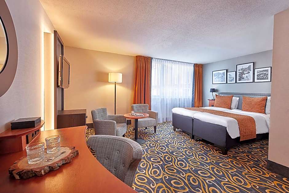 Carlton Square Hotel