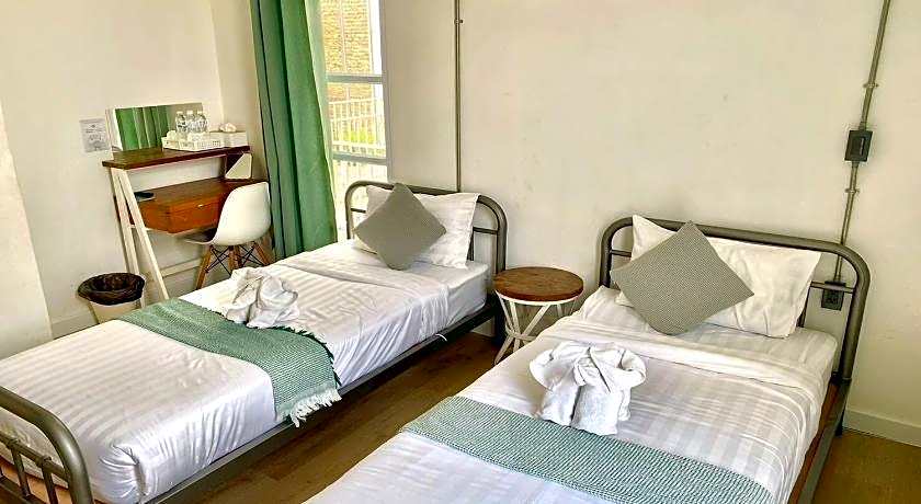 Memmoth Cafe & Hostel in Lampang