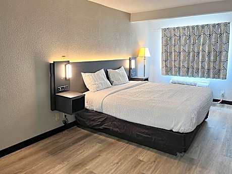 1 King Bed | Non-Smoking, Hot Tub