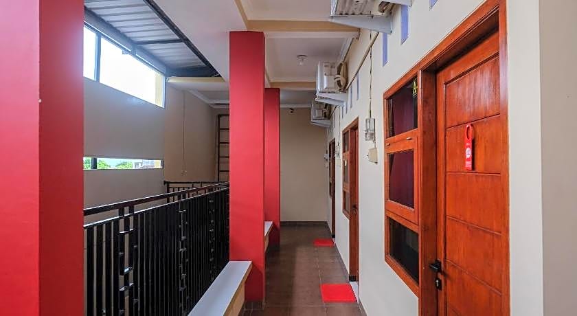 RedDoorz Syariah near Perempatan Kartasura