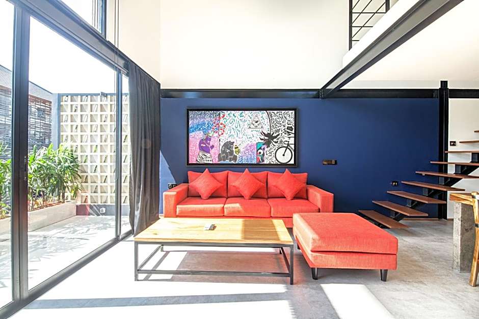 Modern Spacious Loft 200m from the beach Canggu