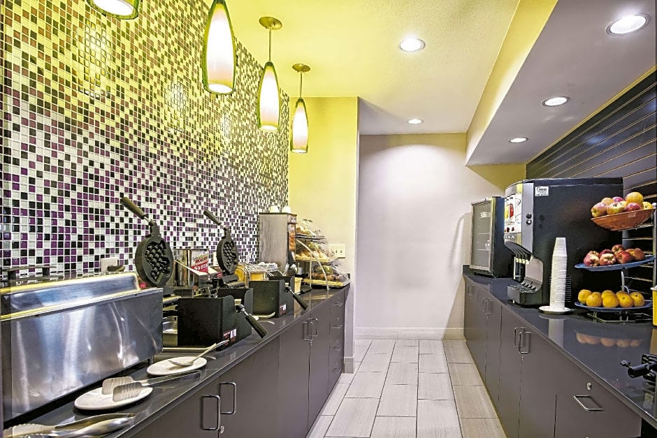 La Quinta Inn & Suites by Wyndham The Woodlands/Spring