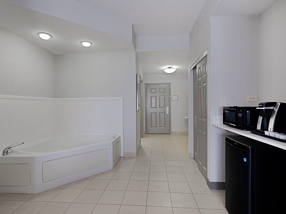 Holiday Inn Express & Suites Lakeland North - I-4 By IHG