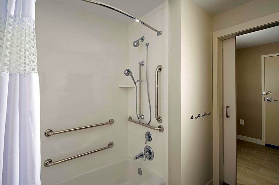 Hampton Inn By Hilton & Suites Falls Church/Seven Corners, VA