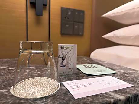Junior Suite, Executive level, 1 Bedroom Suite, 1 King, Bathrooms 2, City View