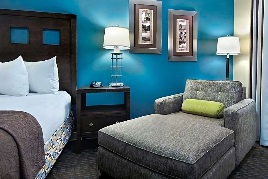 Oxford Suites Silverdale