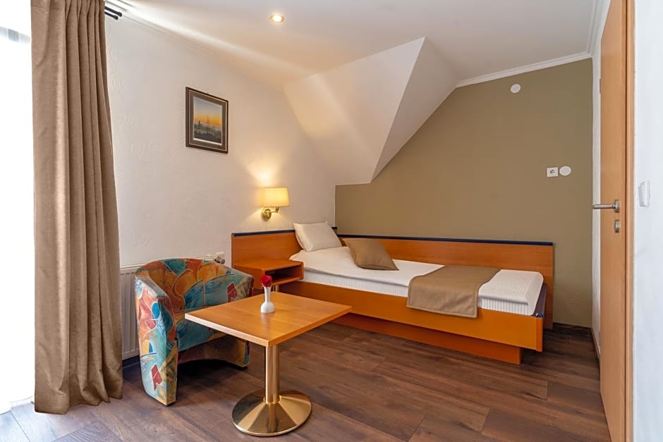Jupa's Hotel