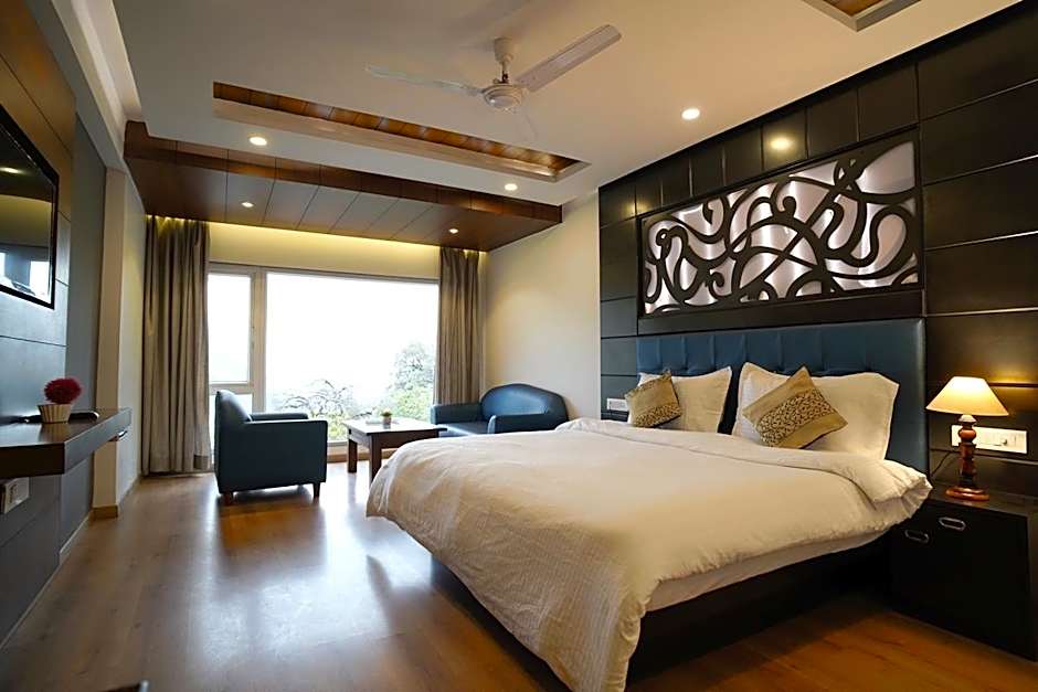 OYO 10076 Hotel Skylark
