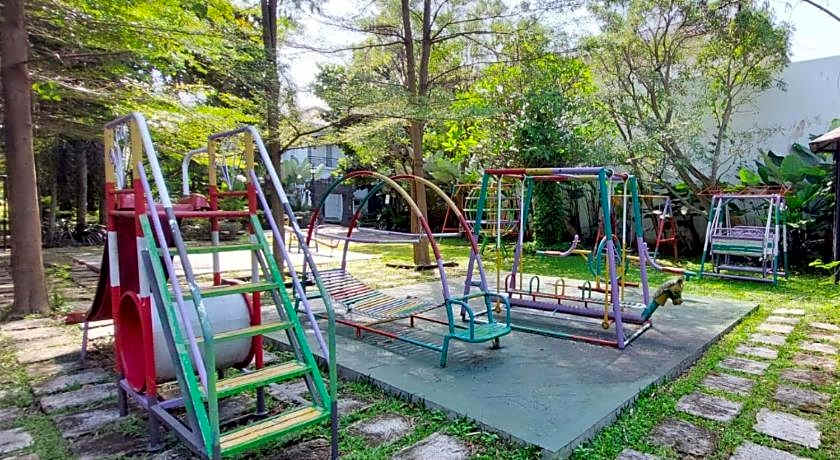 Ramada Suites By Wyndham Solo