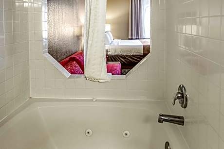 King Suite - Non-Smoking