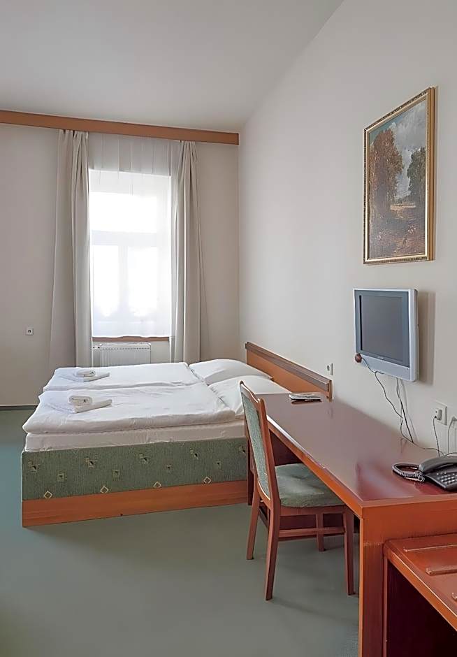 Three Crowns Hotel