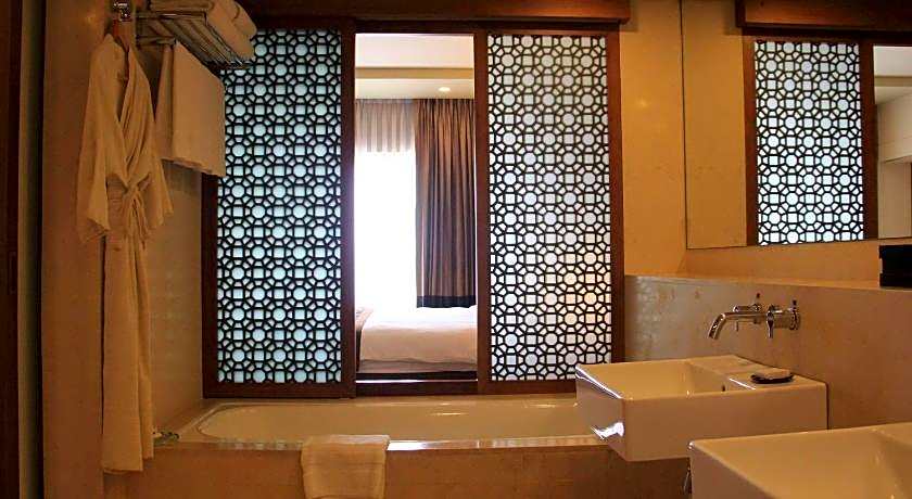 Radisson Blu Dhaka Water Garden