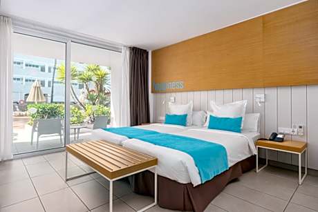 Deluxe room capacity 1