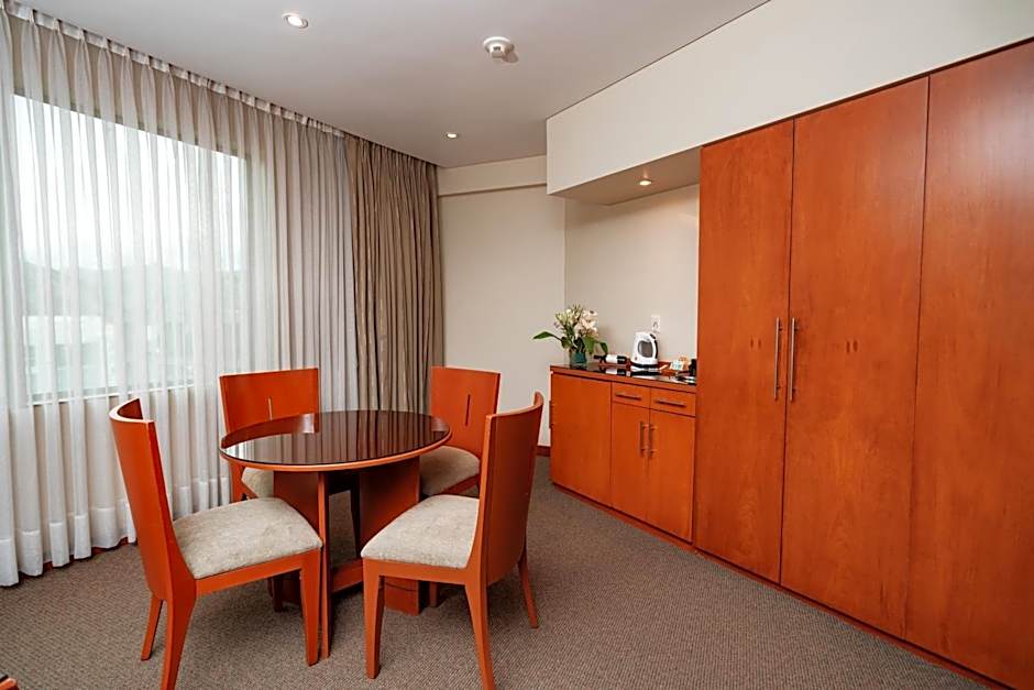 Suites Camino Real
